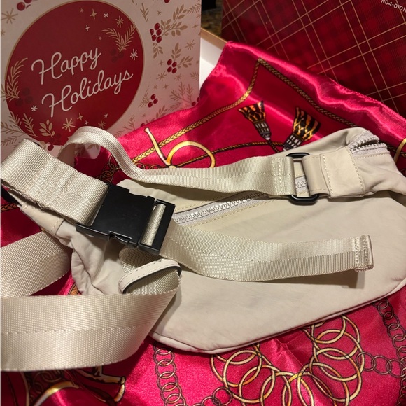 Rebecca Minkoff- Cream Nylon Blend Belt Bag / Crossbody Bag (Cream 🤍) NWOT - Picture 3 of 5